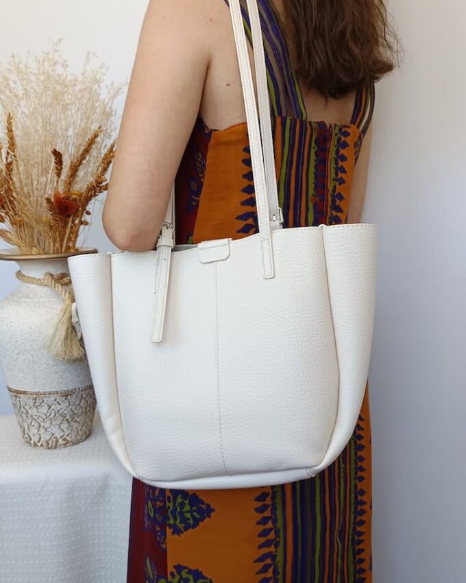 Bolso grande beige de cuero sintético con bolsito extraíble