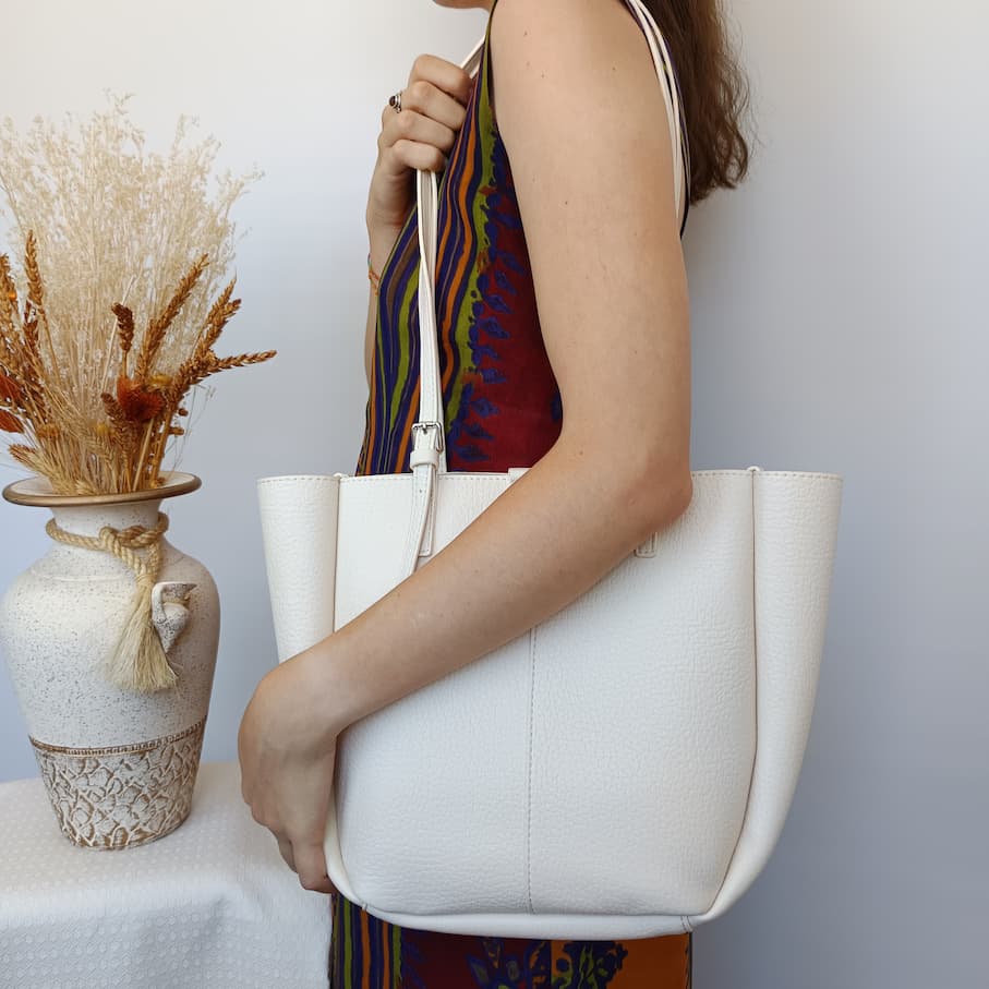 Bolso grande beige de cuero sintético con bolsito extraíble - Imagen 3