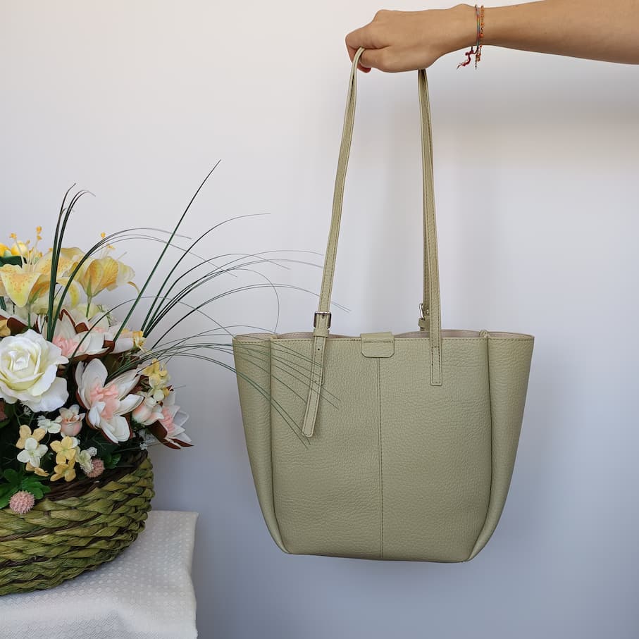 Bolso grande verde claro de cuero sintético con bolsito extraíble - Imagen 4