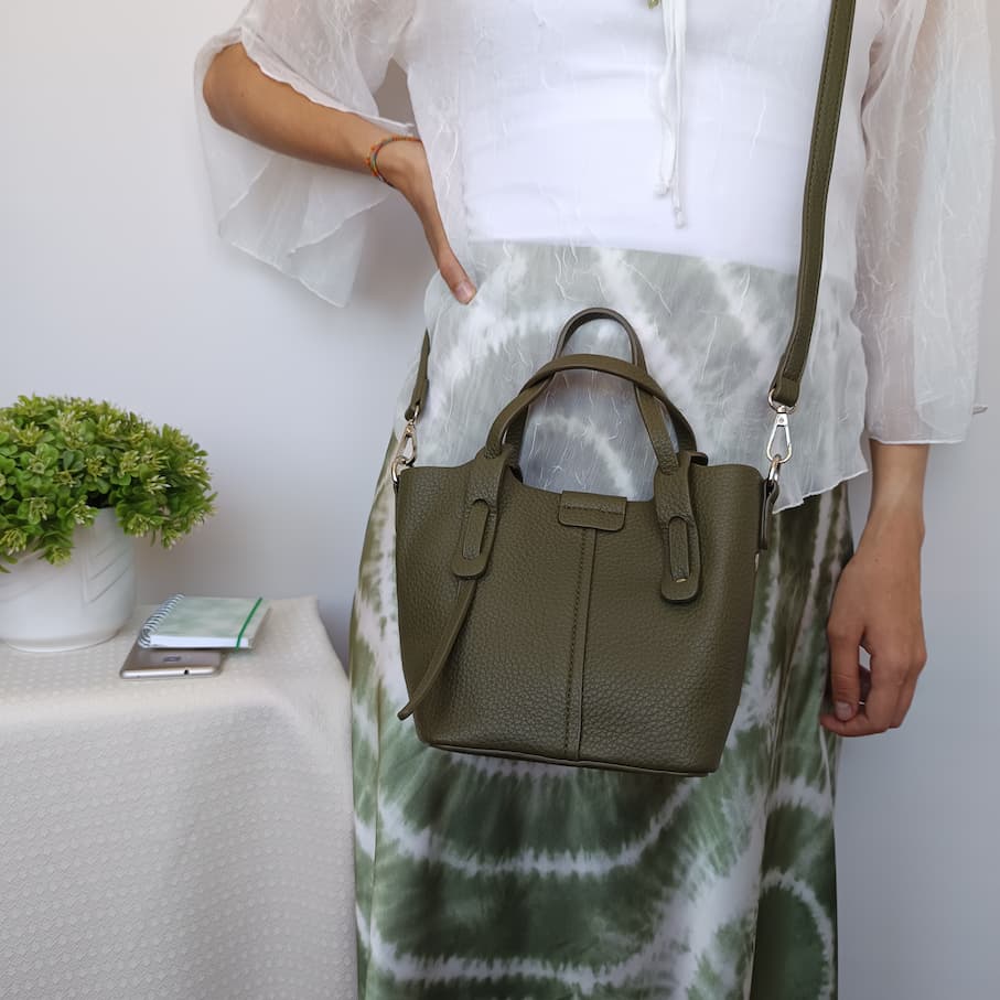 Bolso de cuero sintético rugoso verde con bolsito extraíble - Imagen 3