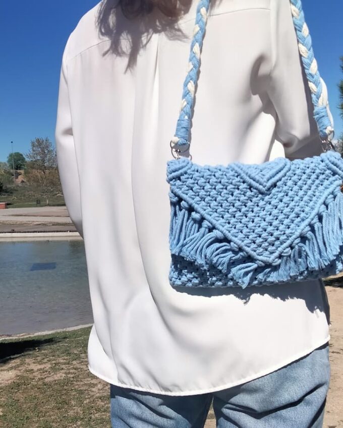 Bolso de macramé con asa bicolor azul y beige
