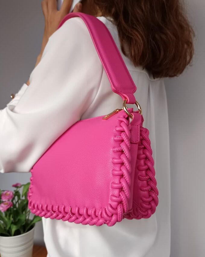 Bolso fiesta de cuero sintético rosa con borde trenzado