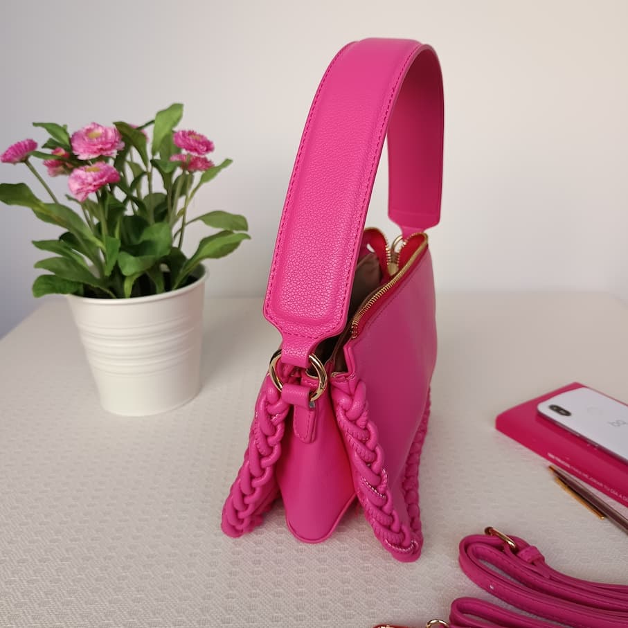 Bolso fiesta de cuero sintético rosa con borde trenzado - Imagen 3