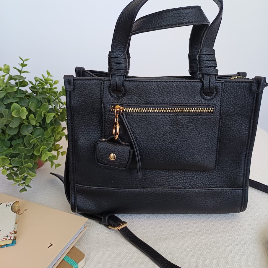 Bolso de cuero sintético negro con bolsito de adorno - Imagen 4