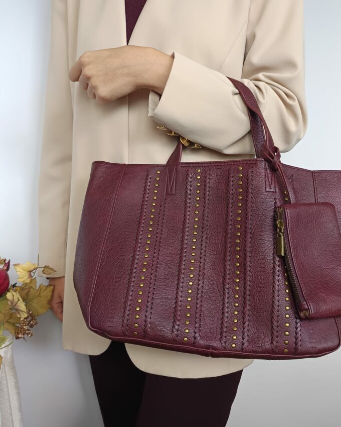 Bolso de cuero sintético granate con bolsito extraíble