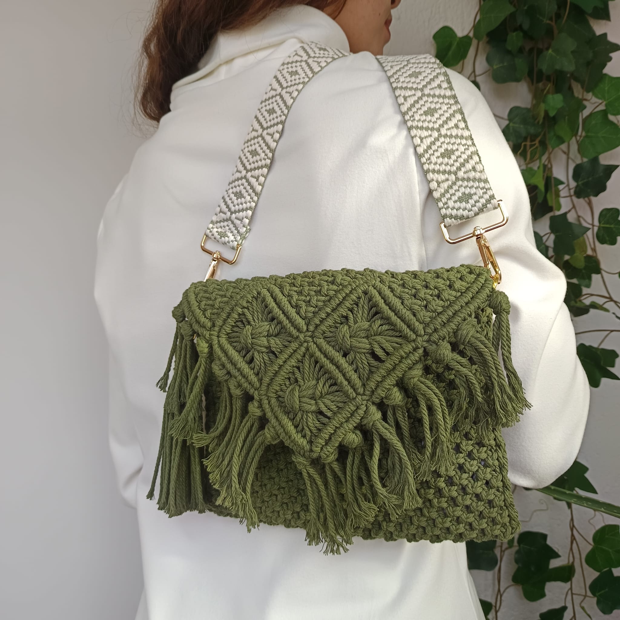 Bolsos con alma: bolso verde macramé
