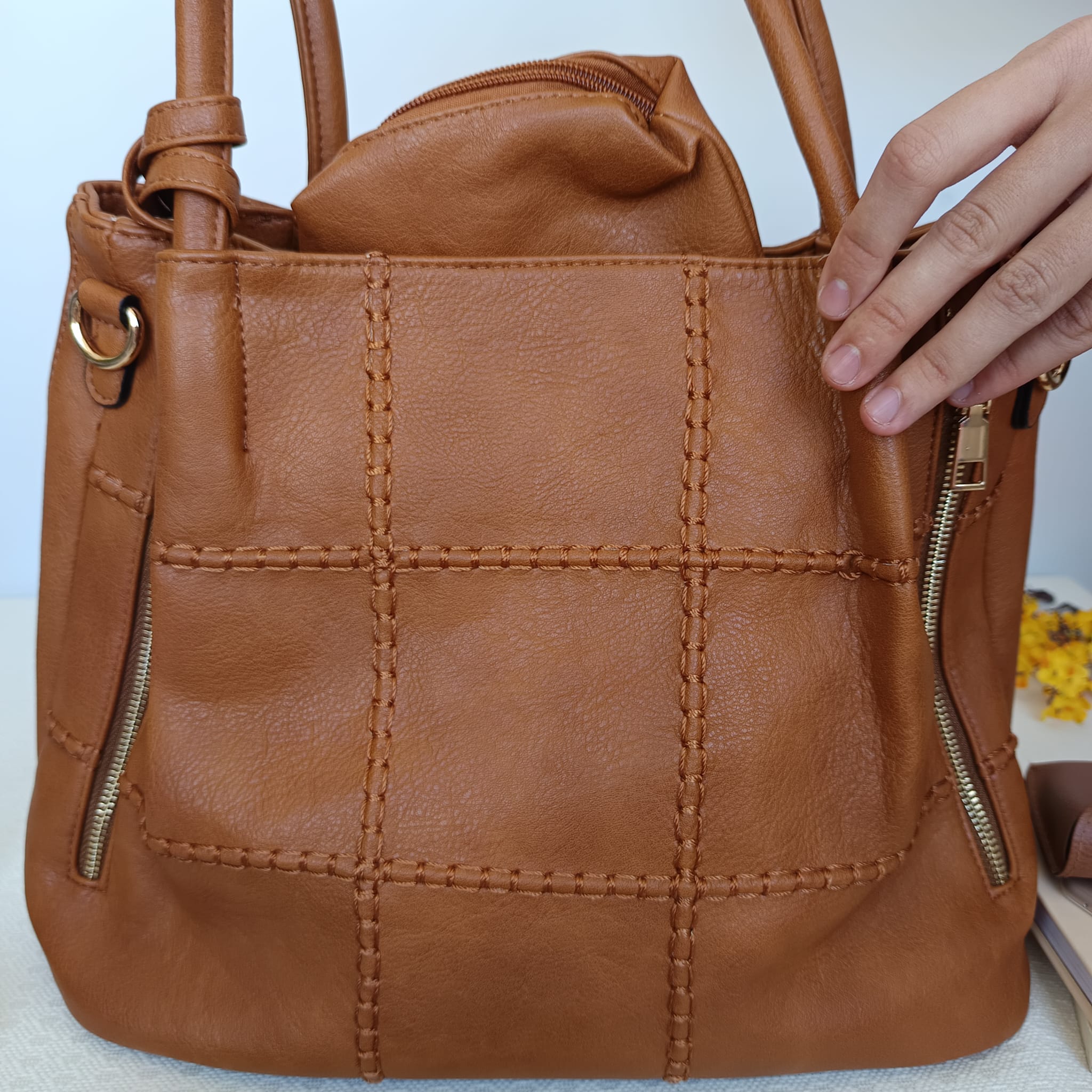 Bolso grande de cuero sintético marrón con bolsillo extraíble - Imagen 3