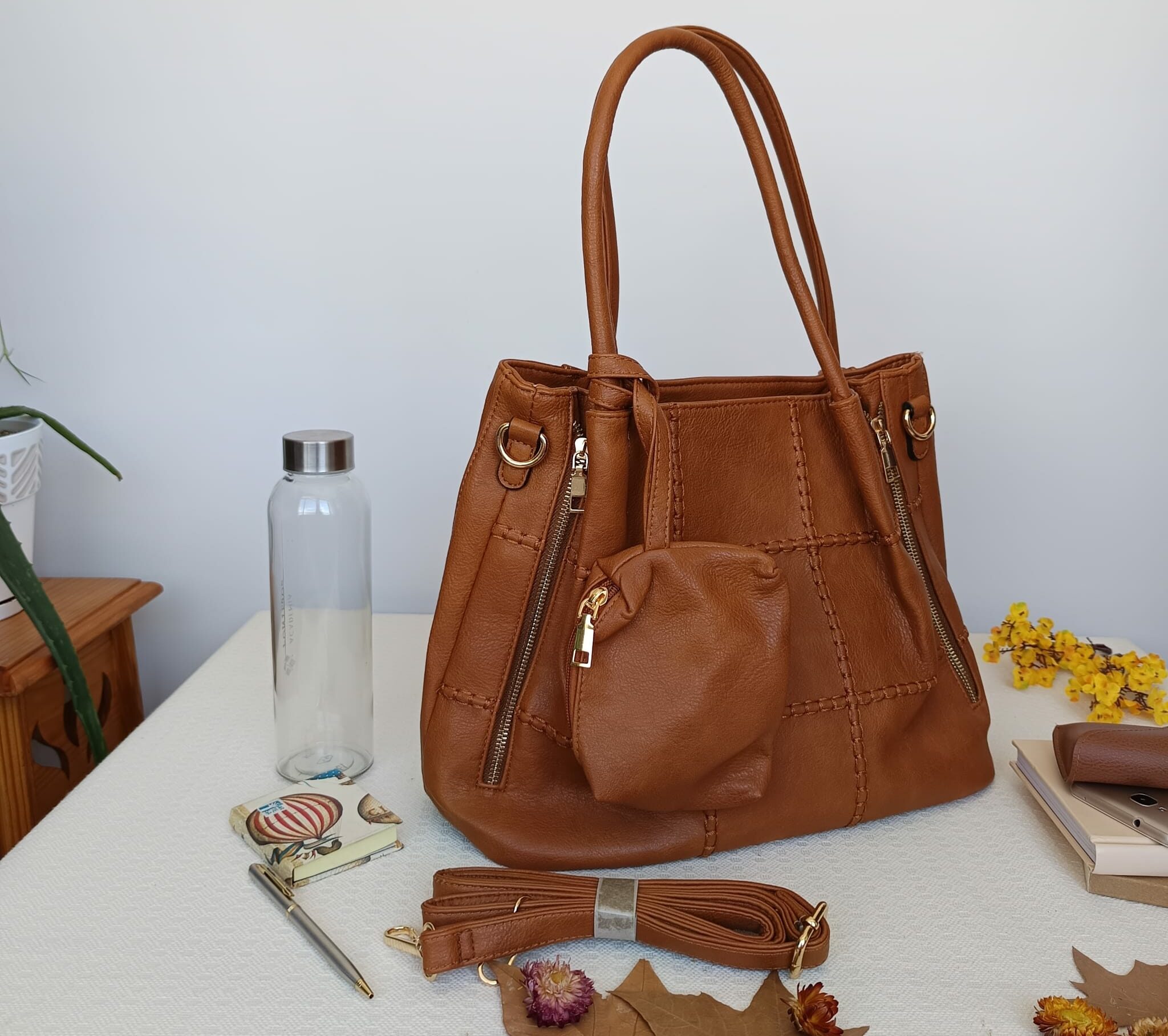 Bolso grande de cuero sintético marrón con bolsillo extraíble
