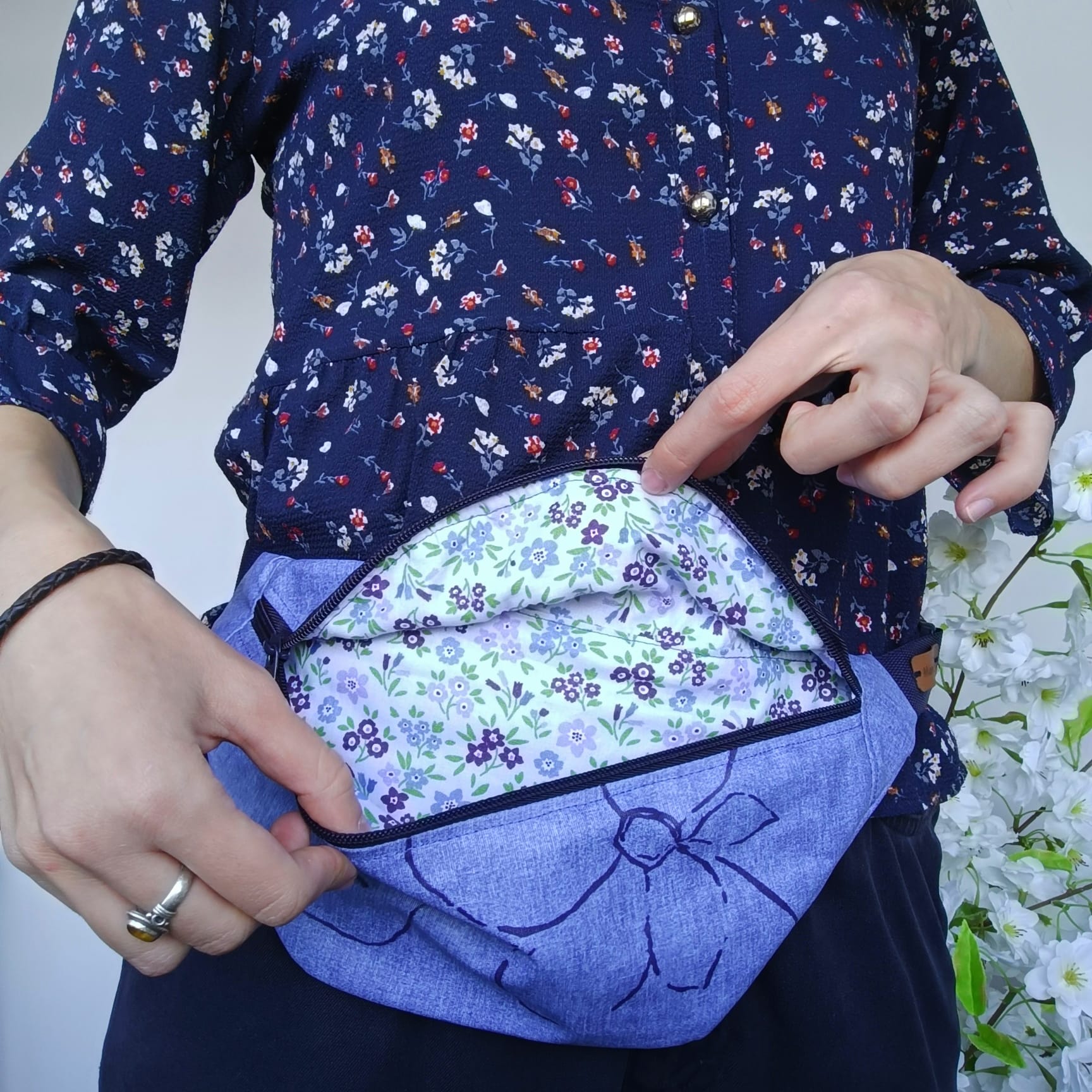 Descubre nuestra colección de porta móviles hechos a mano