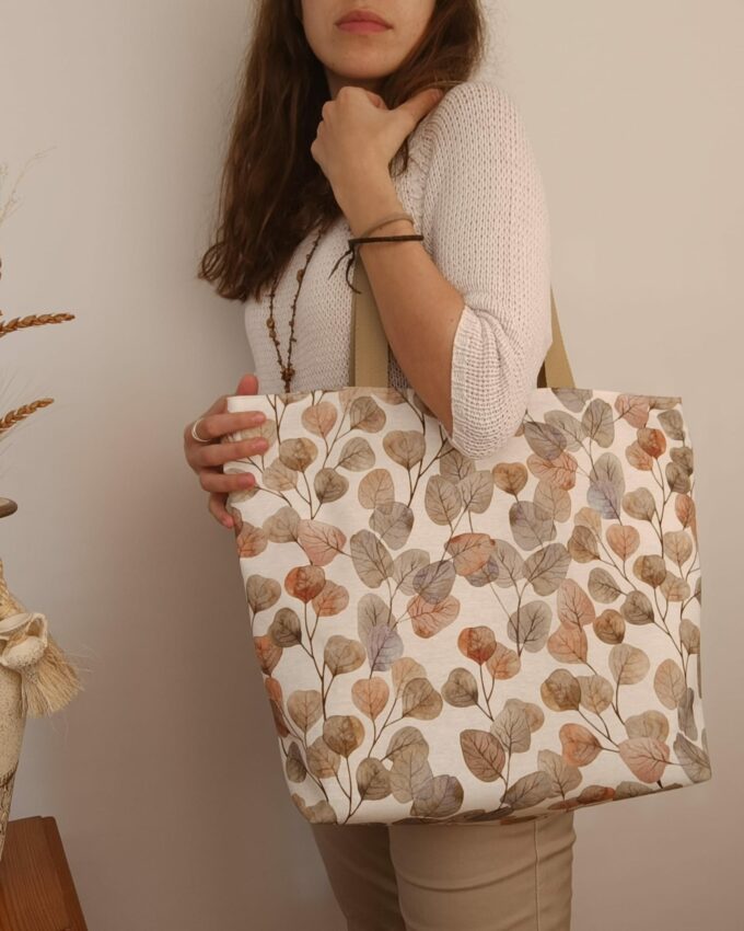 Bolsa grande de tela impermeable con estampado de hojas