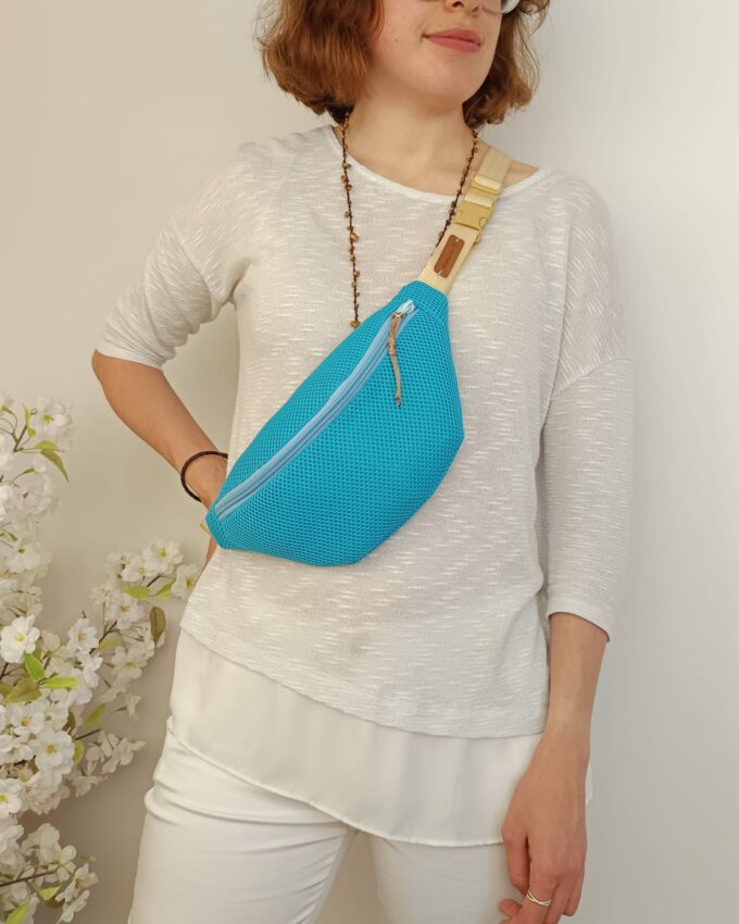 Riñonera Mesh 3D impermeable azul con forro de flores