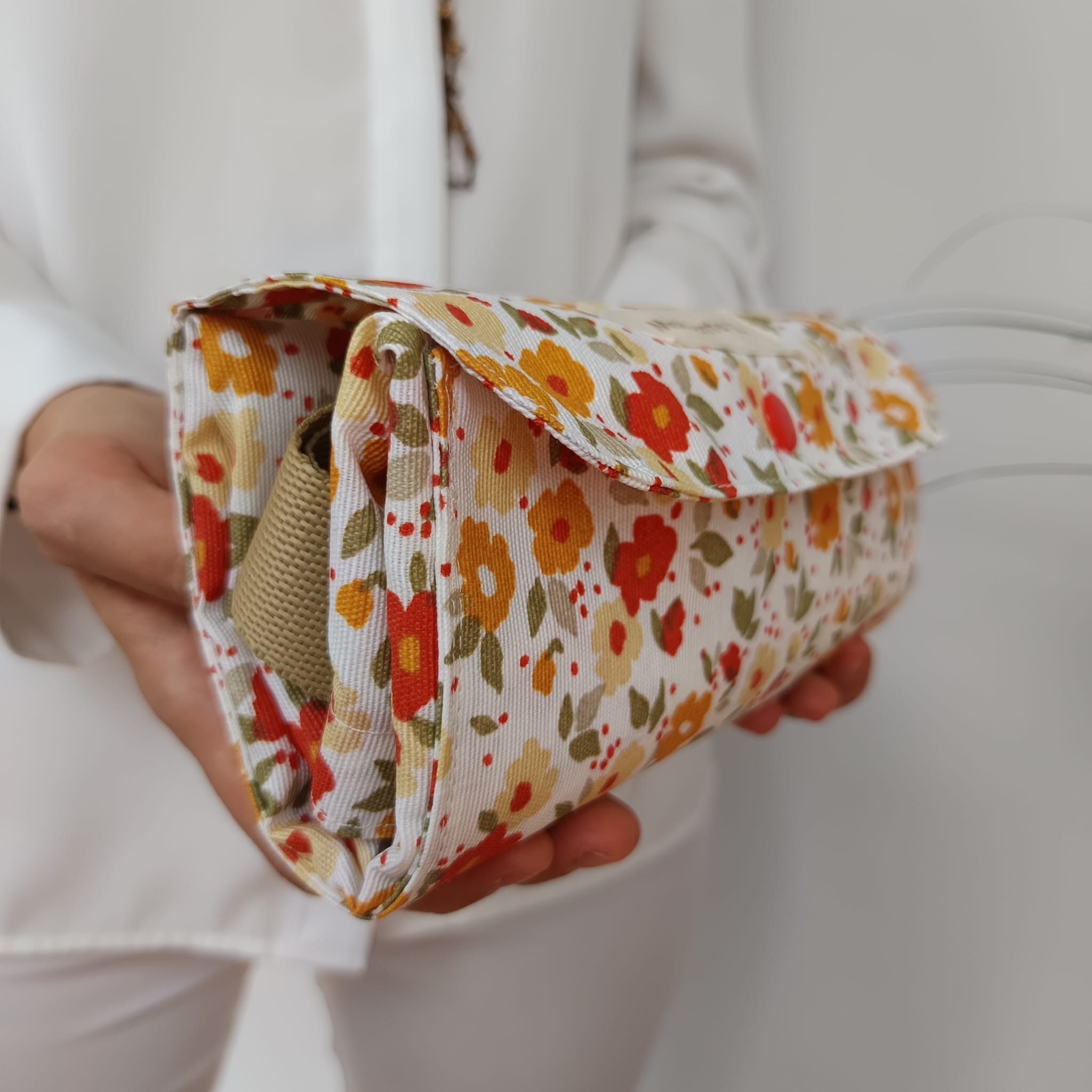 Bolsa plegable e impermeable con diseño floral. - Imagen 6