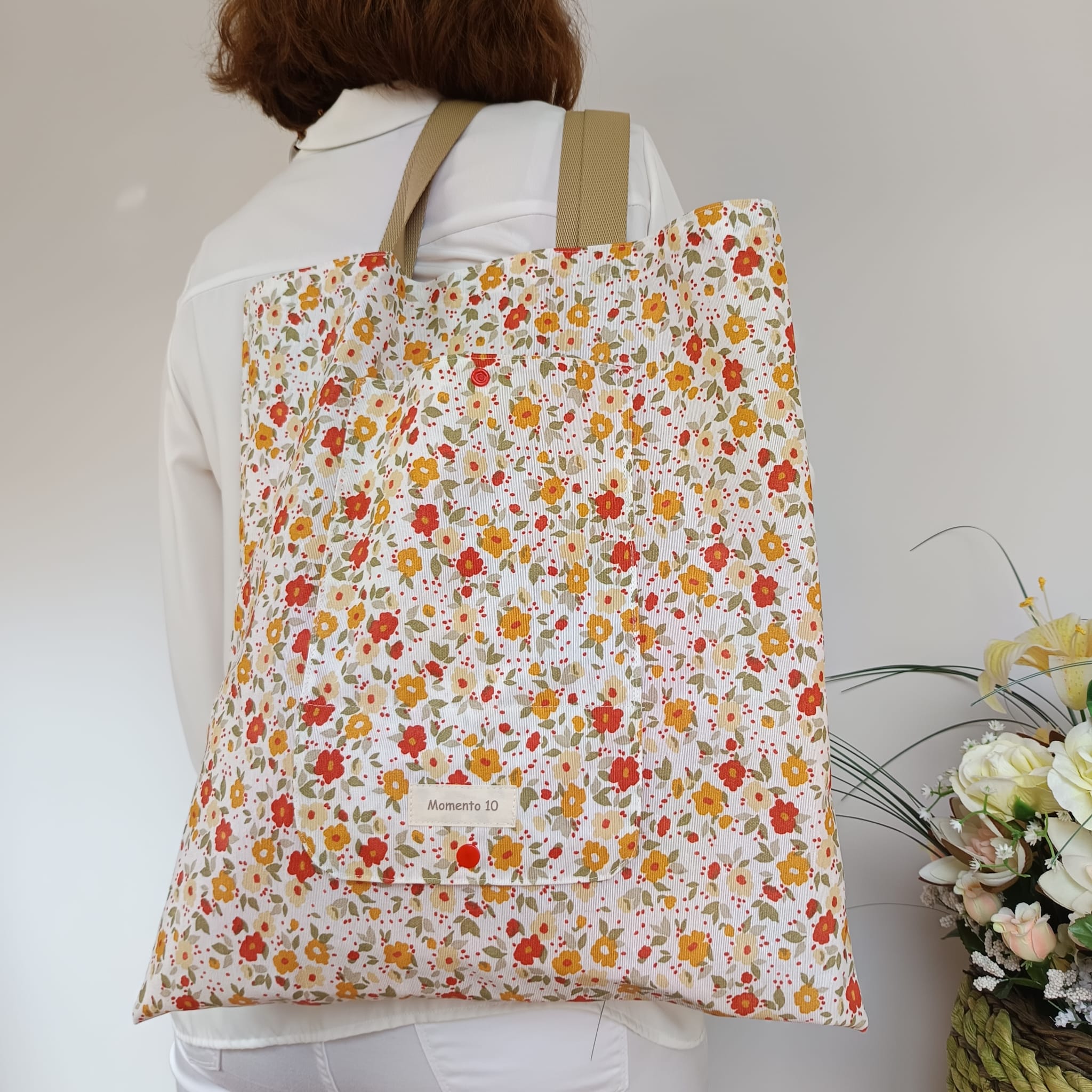 Bolsa plegable e impermeable con diseño floral. - Imagen 5