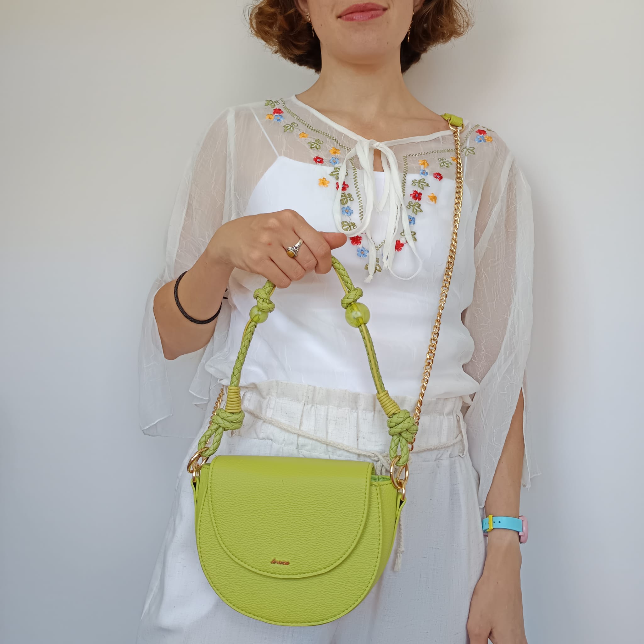 Bolso verde pistacho de cuero sintético con solapa - Imagen 4