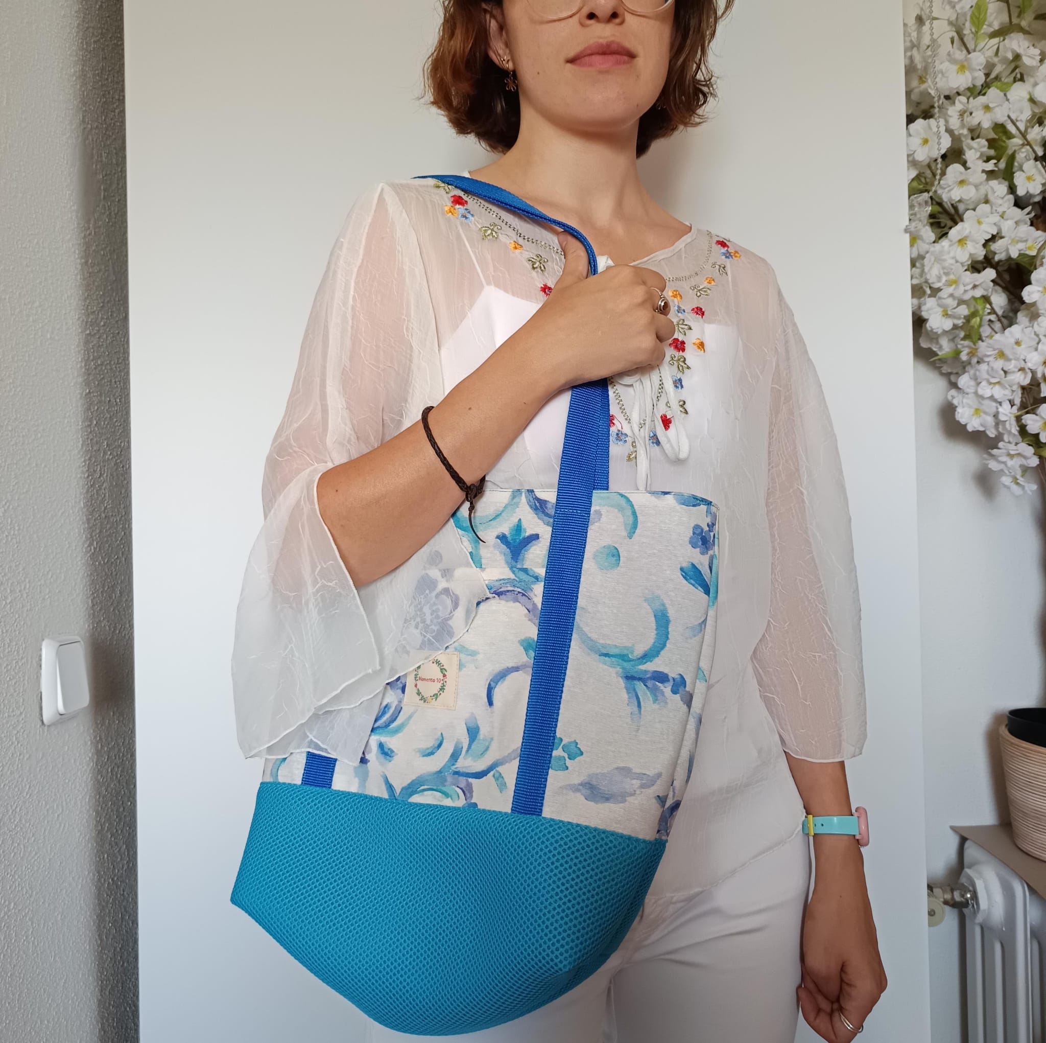 Bolsa grande de tela Mesh 3D azul turquesa con flores - Imagen 6