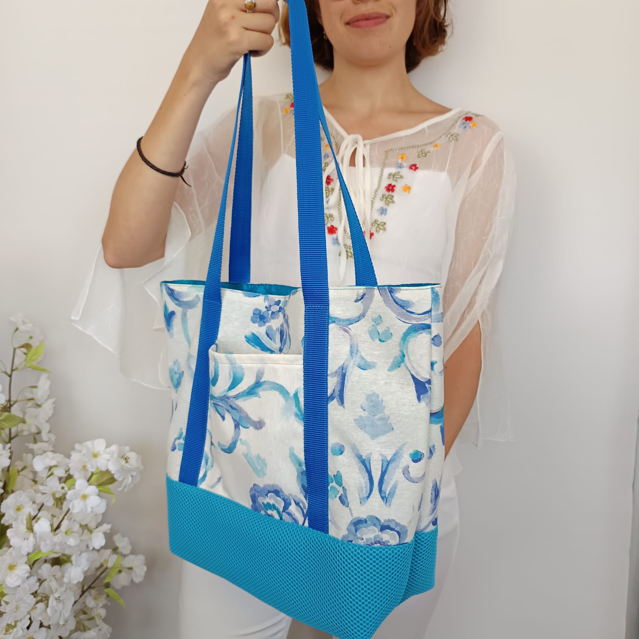 Kit confección de Tote Bag con tela estampada y tejido mesh azul turquesa - Imagen 3