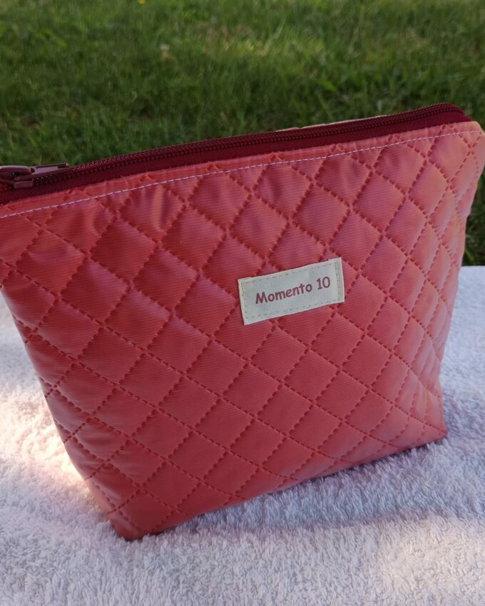 Neceser guateado impermeable color frambuesa
