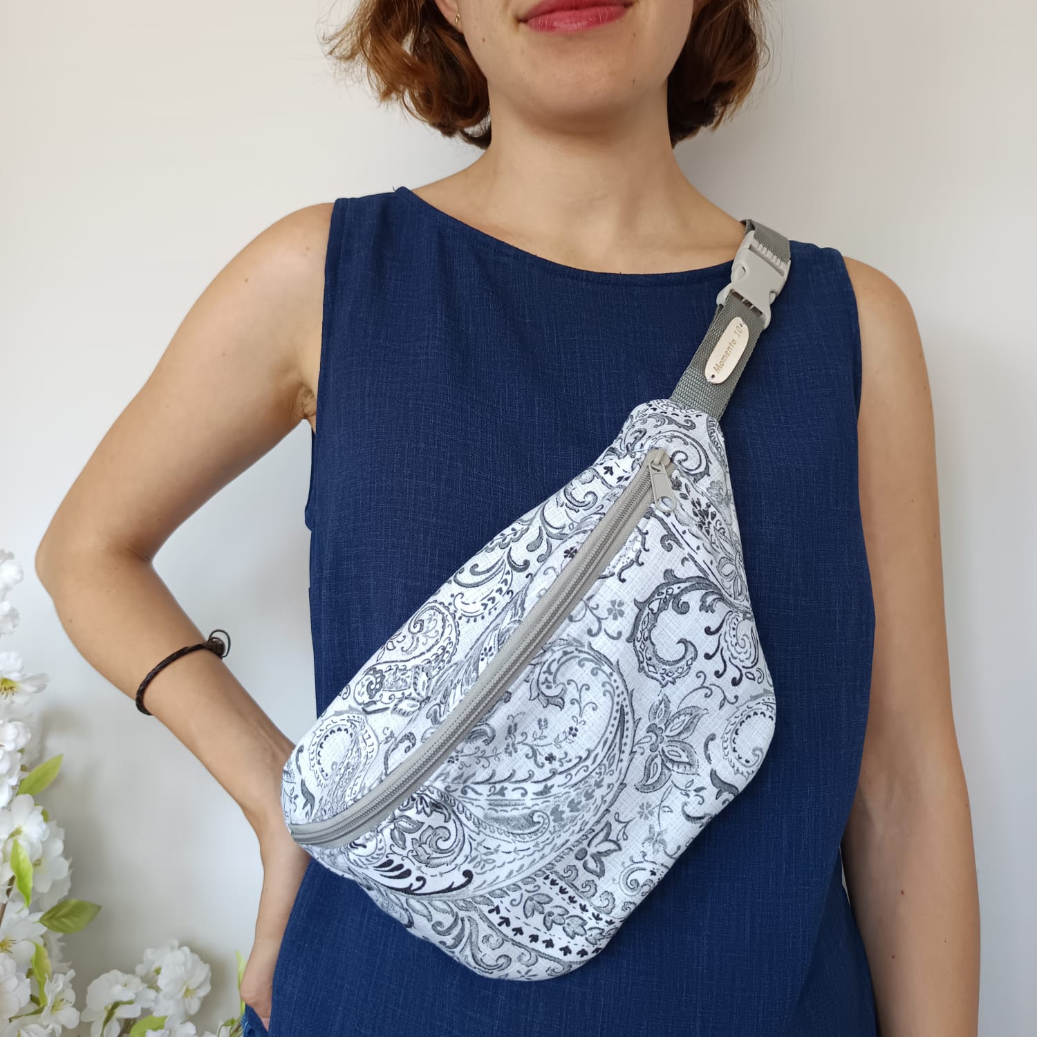 Pack de riñonera, funda de gafas y funda móvil gris - Imagen 6