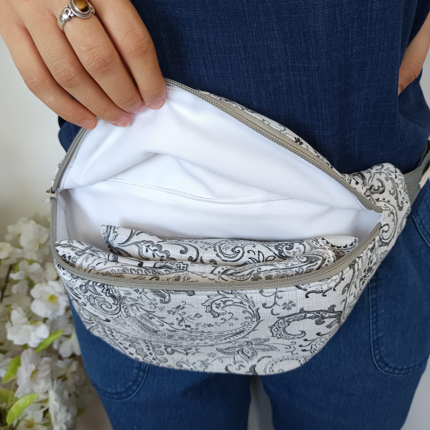 Pack de riñonera, funda de gafas y funda móvil gris - Imagen 5