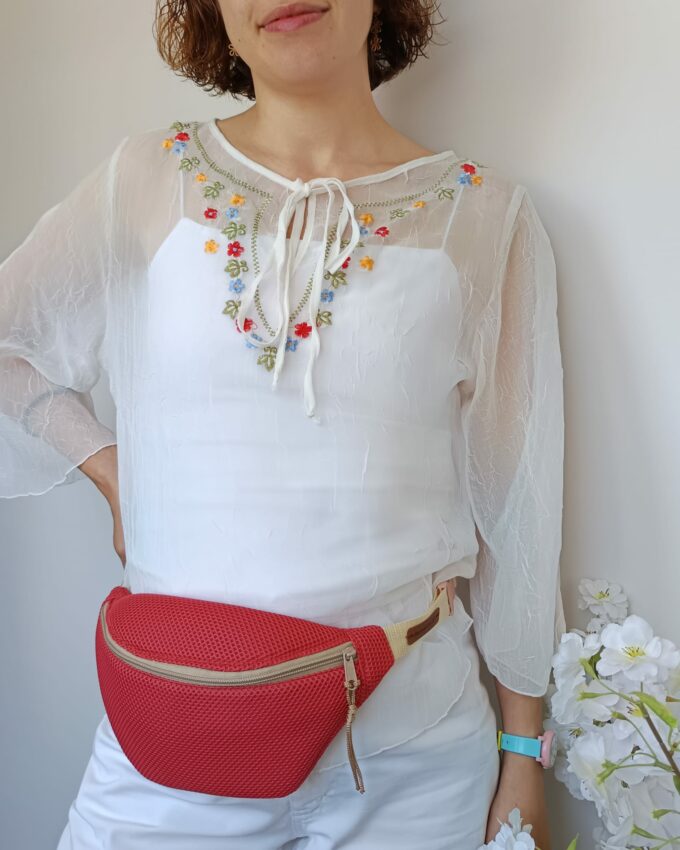 Riñonera Mesh 3D impermeable frambuesa con forro de flores