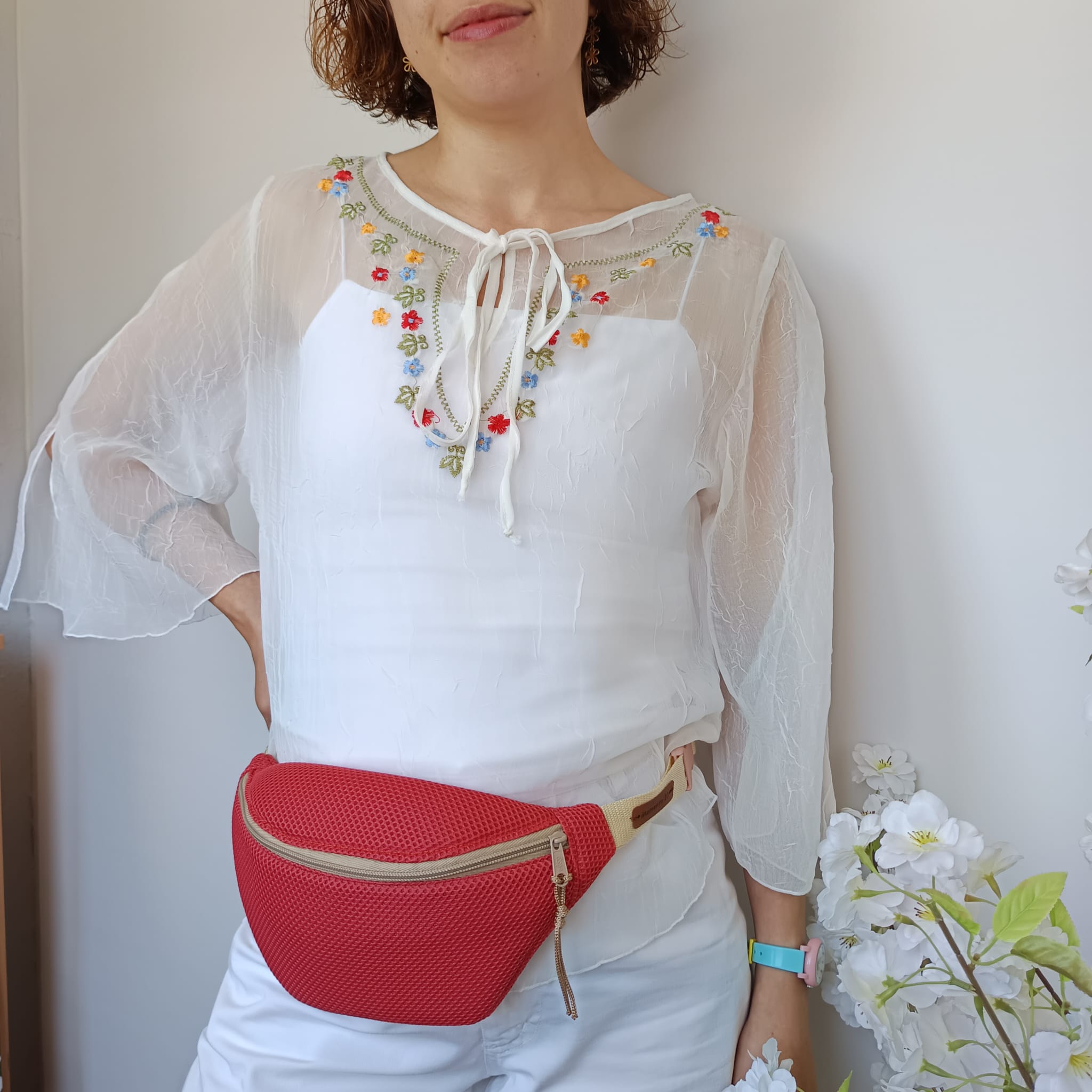 Riñonera Mesh 3D impermeable frambuesa con forro de flores