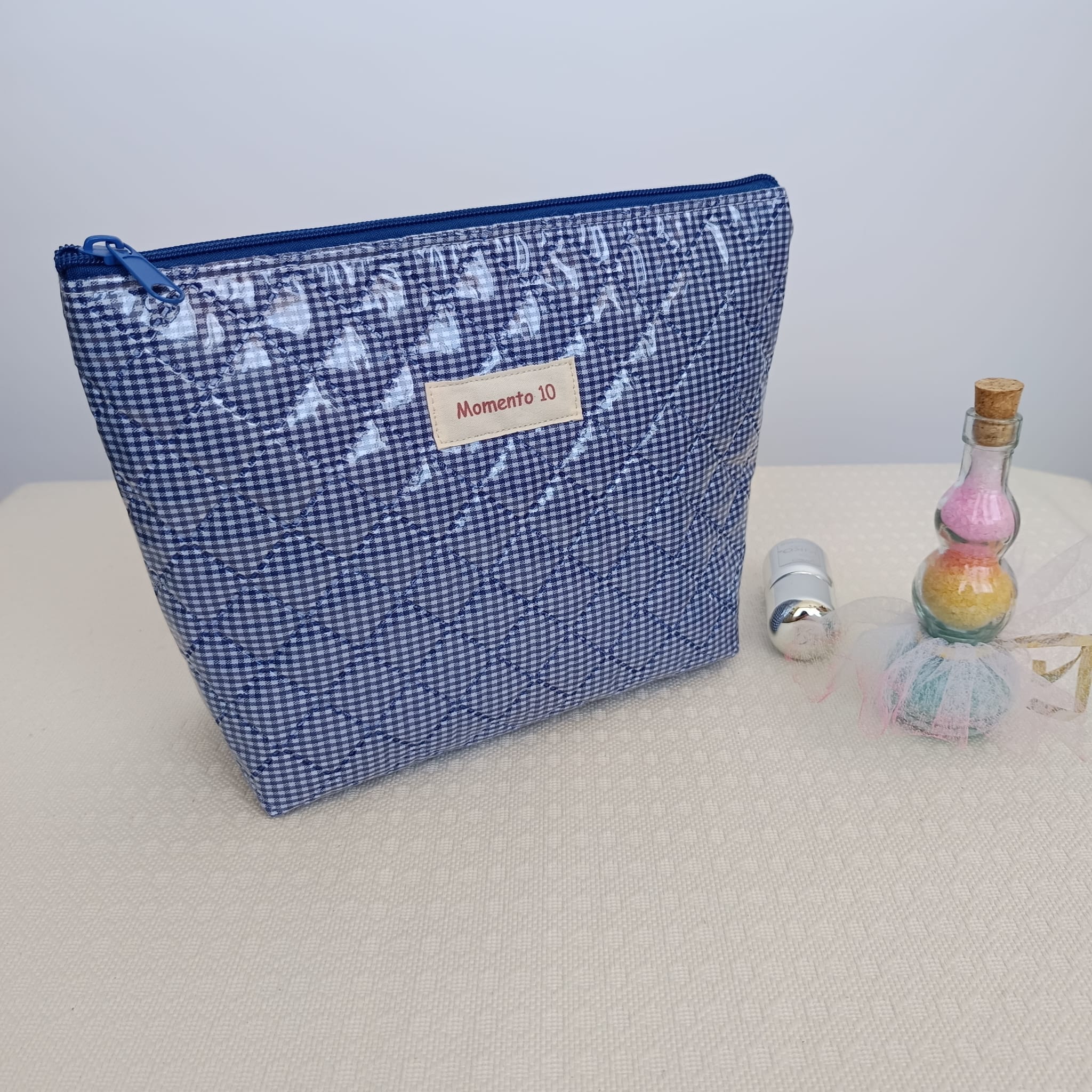 Neceser guateado impermeable azul marino con cuadros Vichy - Imagen 6