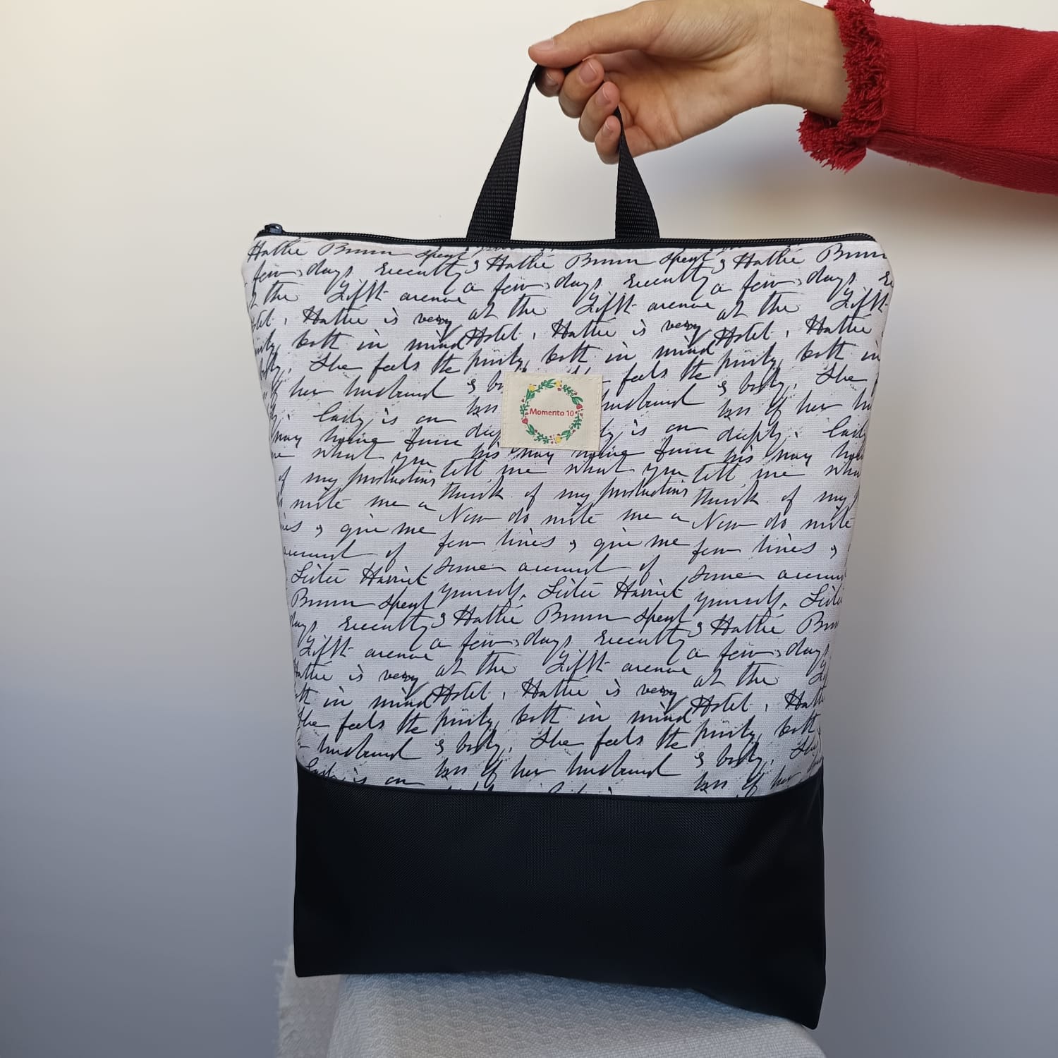 Mochila de tela con base impermeable negra - Imagen 4