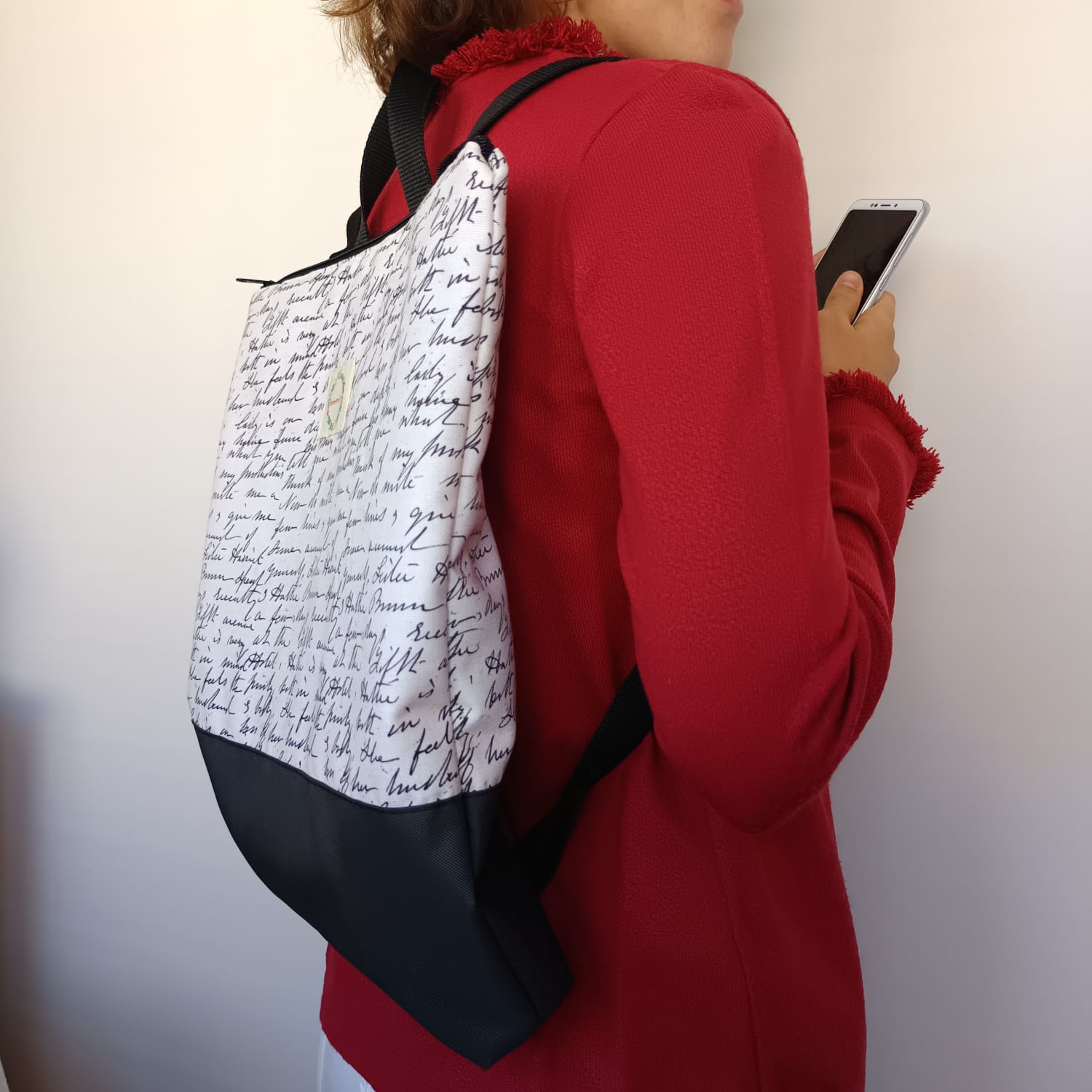 Mochila de tela con base impermeable negra - Imagen 6