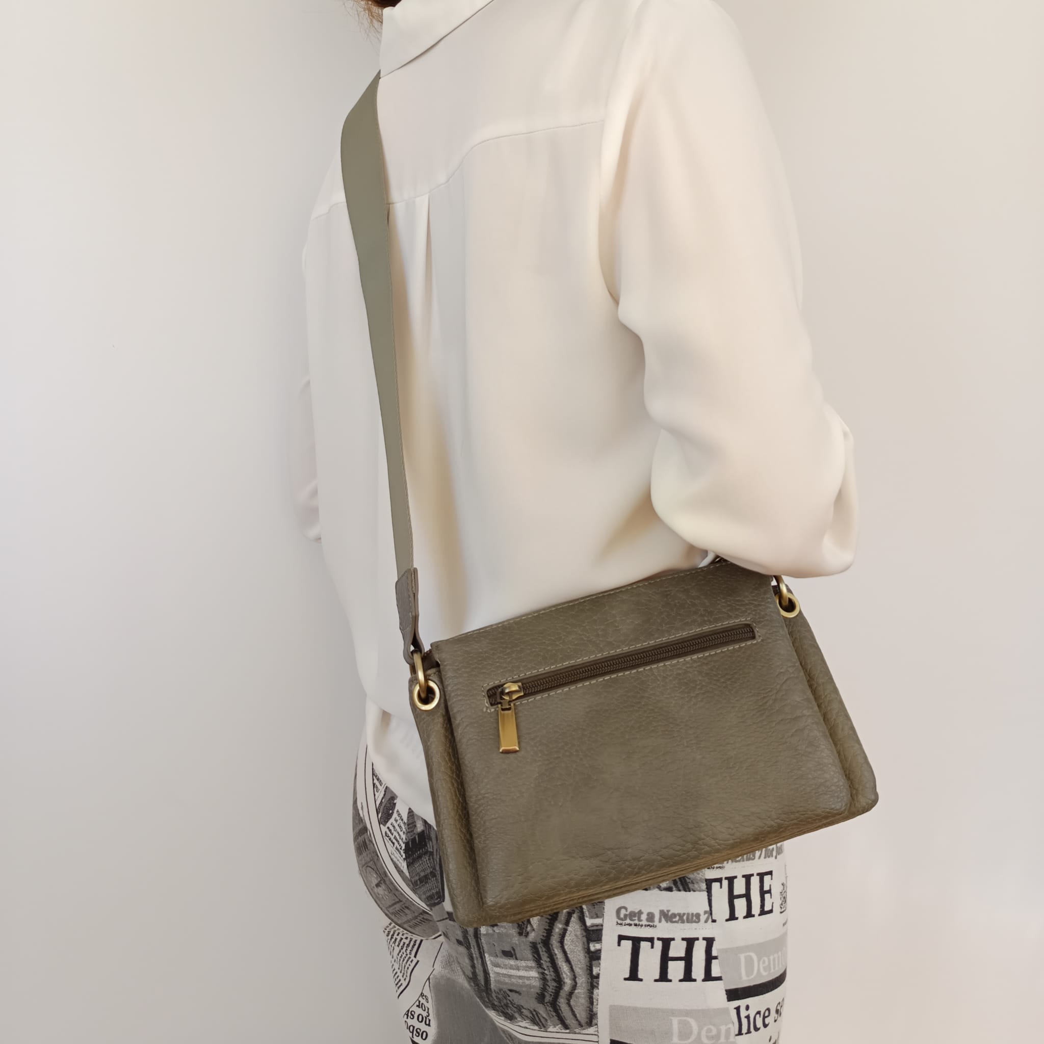Bolso de cuero sintético verde oliva con nueve compartimentos - Imagen 6