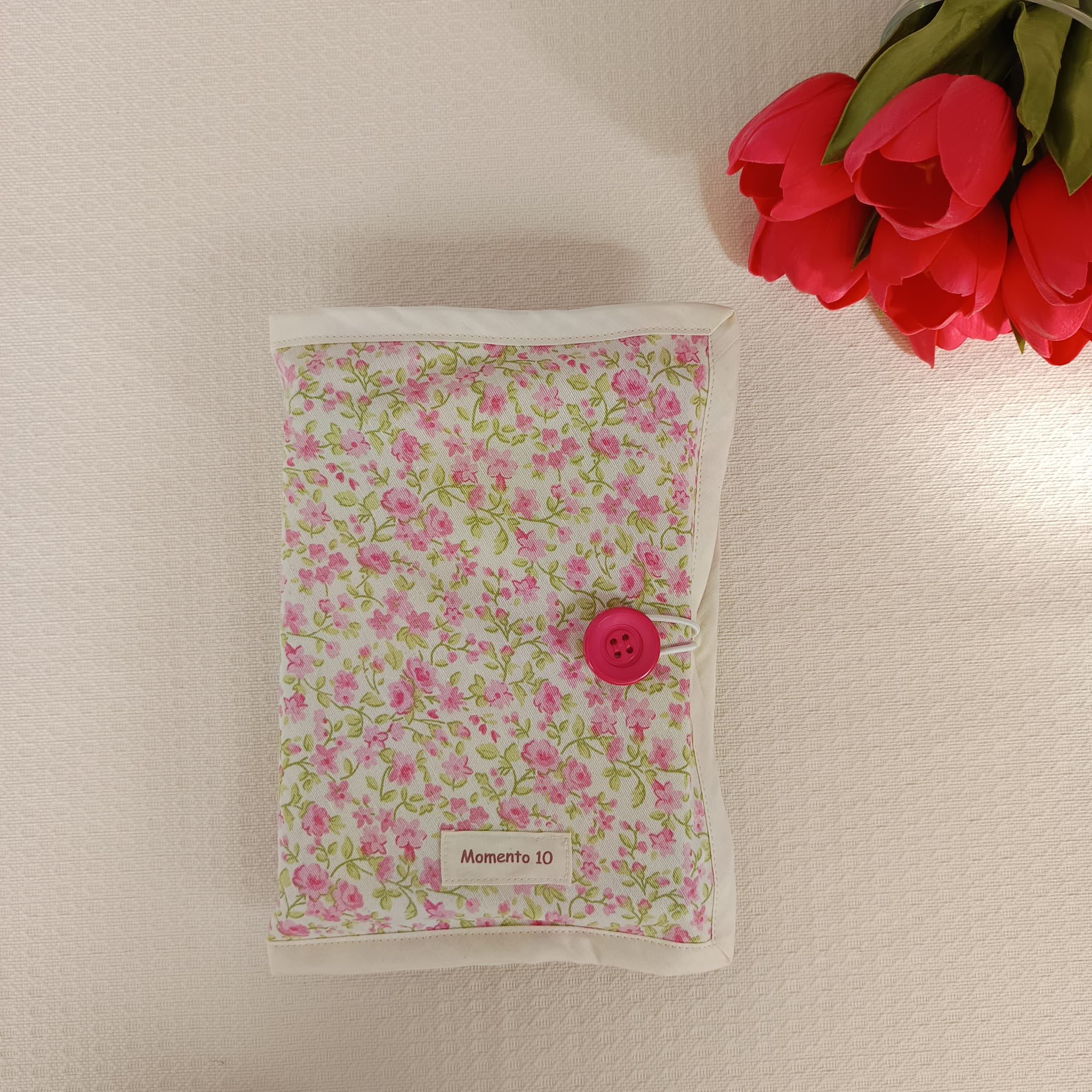 Portalibros floral rosa y beige con cierre de botón - Imagen 4