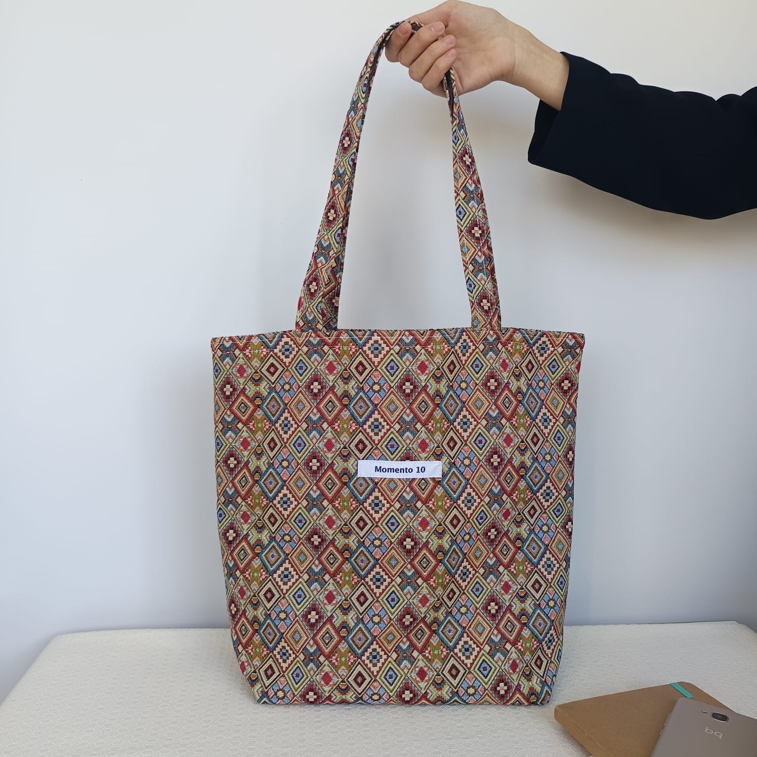 Bolso tote de loneta con diseño de rombos multicolor - Imagen 4